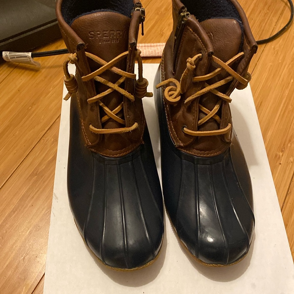 Sperry Saltwater Duck Boot. Girls Size 6 Navy